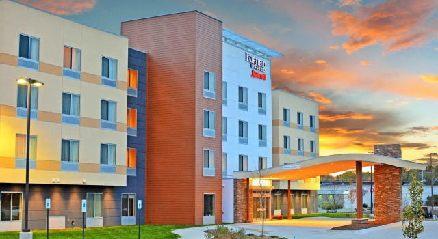 Кровать в общем номере Fairfield Inn & Suites Omaha Northwest