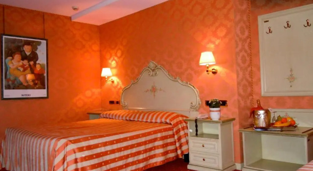 Трёхместный номер Hotel Lux