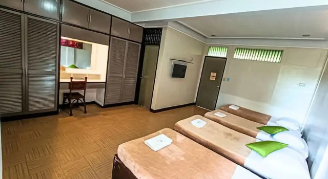 Четырёхместный номер Standard с балконом Caliraya Ecoville Recreation and Farm Resort