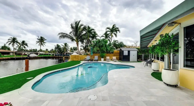Коттедж 1 Mi to Pompano Beach: Vacation Rental w/ Pool