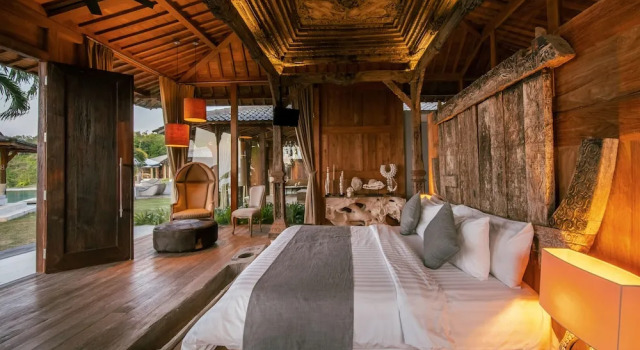 Palatial Wooden Villa, 4br, Lovina