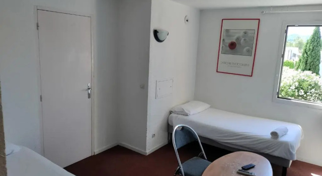 Standard Vierer Zimmer LEscale dAlès HOTEL