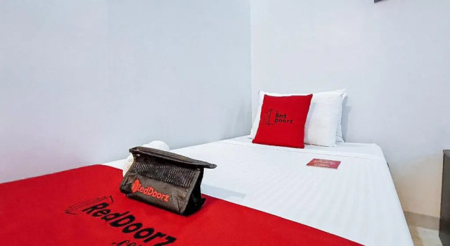 Двухместный номер Deluxe RedDoorz near Notre Dame of Dadiangas University