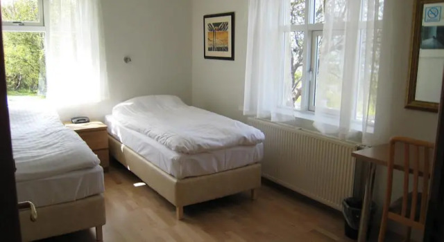 Leifsstadir Guesthouse, Забронировать Отель Отели Акюрейри 3 звезды, 3*