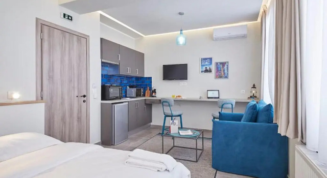 Live in a funky & renovated studio near Acropolis, Забронировать Отель Афины Острова Саронического залива - Аттика, рядом с Холм Филопаппос
