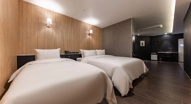 Люкс Brown Dot Hotel Seosan