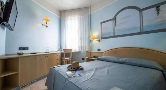 Полулюкс Hotel Universo