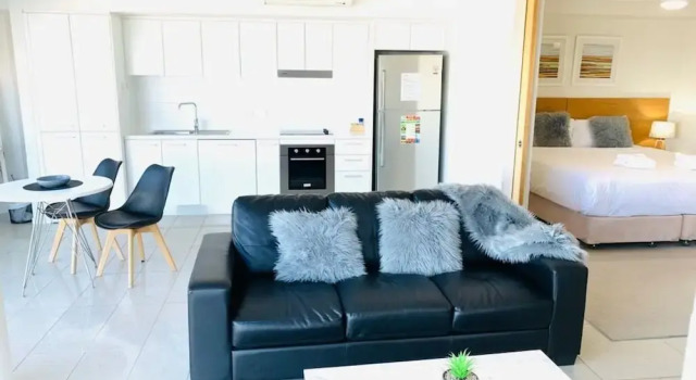Апартаменты c 1 комнатой с балконом и с видом на воду Oshen Holiday Apartments Yeppoon