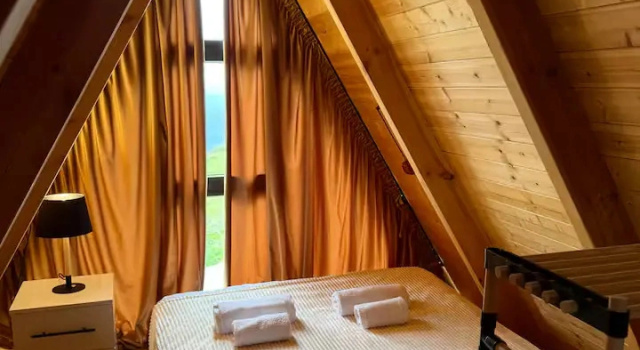 Коттедж с 3 комнатами с балконом и с видом на горы Отель Kapo Cottages in Racha