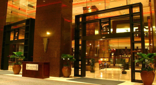 Grand Seasons Hotel Kuala Lumpur, Забронировать Отель Отели Куала-Лумпура с бассейном, рядом с Станция монорельсовой дороги Медан-Туанку, Бассейн