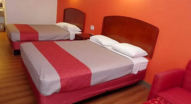 Четырёхместный номер Standard Giddings Executive Inn