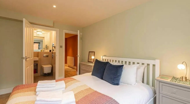 Апартаменты Charming 2 bed with garden in Notting Hill