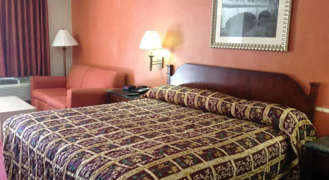 Четырёхместный номер Standard Deluxe Inn Airport