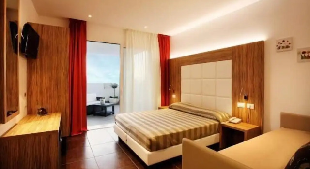 Трёхместный номер Standard с балконом Hotel Fantasy