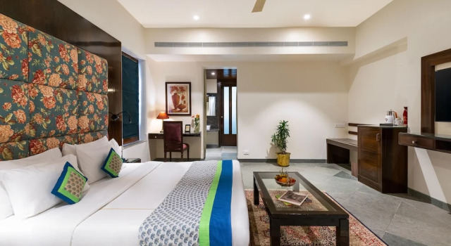 Семейный люкс Heritage Royal Brahma Niwas - Luxury Lake View Hotel with Infinity Pool, Udaipur