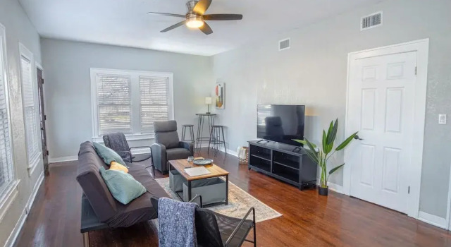 Trendy 2 BR Prime Apt Near DTWN, Pearl, Fort Sam!