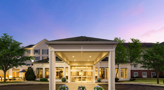 Hilton Garden Inn Milford, Varaa Hotelli Hotellit New England uima-altaalla, Uima-allas