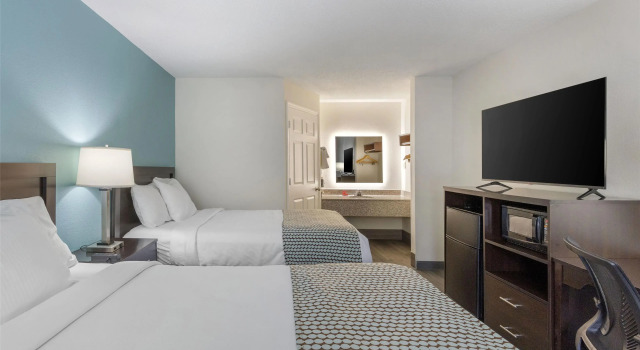 Четырёхместный номер Standard SureStay Plus Hotel by Best Western Asheboro