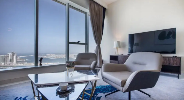 Апартаменты Deluxe Maison Privee - Chic Coastal Escape w/ Sea Views on Palm Entry