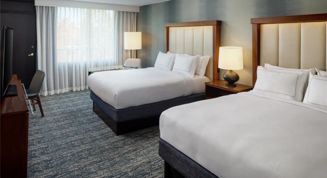 Четырёхместный номер Standard с балконом DoubleTree by Hilton Boston-Andover