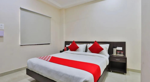 OYO 22551 Hotel Ssv