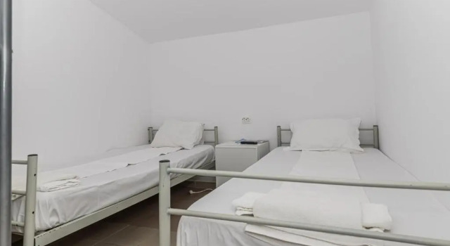 Кровать в общем номере Hostel Ghimbav Airport