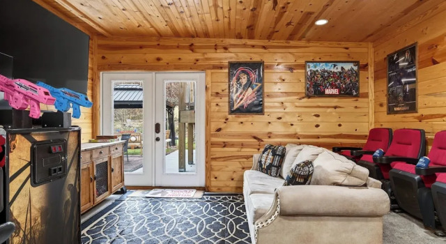 Dollys Retreat by Avantstay Theater Room + 5 Arcades + Hot Tub + Sauna Firepit + Mins to Dollywood