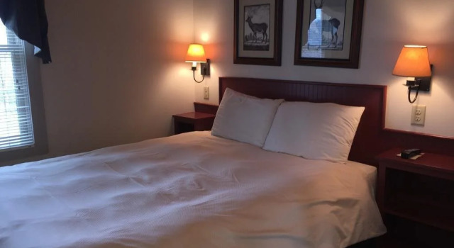 Willoughvale Inn, Book Hotel Westmore Vermont