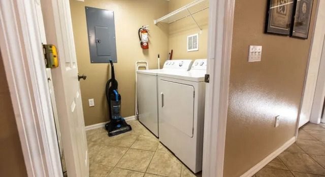 Cozy - Adorable 3 Bed 2.5 Bath Townhouse 1015