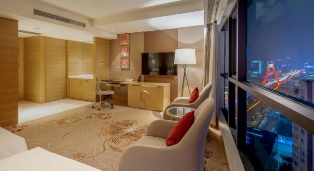 Двухместный номер Standard с видом на город Renaissance Chengdu Hotel