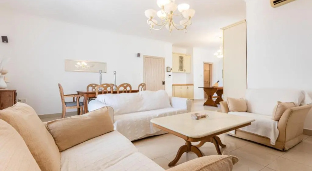 70/2- Spacious & Charming 3 Bedroom Apt In Sliema