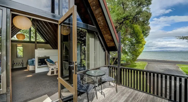 Шале с балконом и с видом на море Coastal Motor Lodge