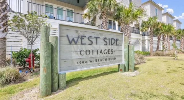 Porpoise-full Life Spacious Beach Home w Pool, Varaa Lomakoti Huvilat kohteessa Alabama, Villa