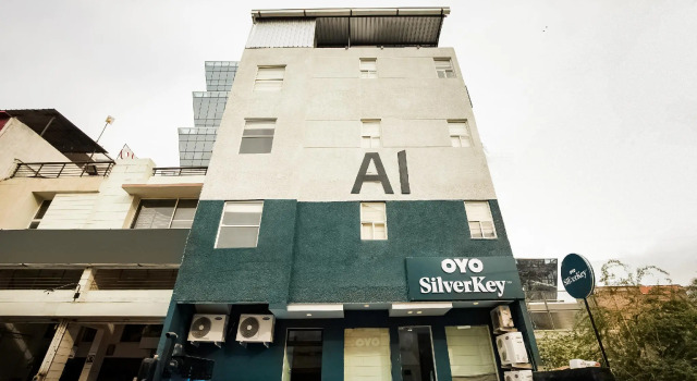 SilverKey Executive Stays 76822 Hotel S7