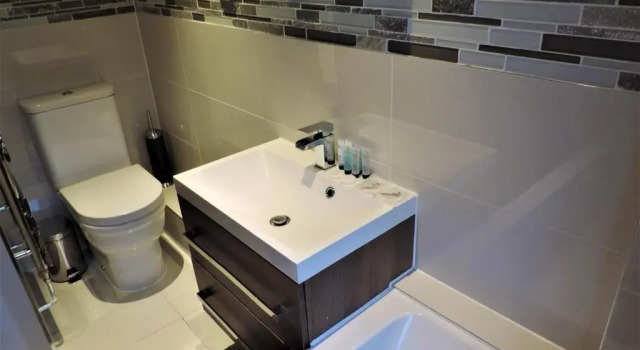 Коттедж 3 Bed Farnborough Air Accommodation