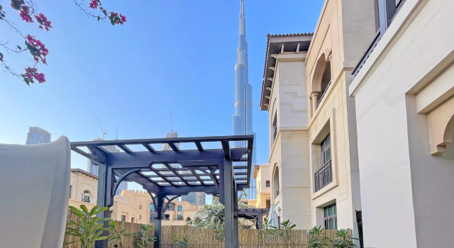 Pvt Hot Tub w Burj Khalifa View by Bnbme, Забронировать Отель Даунтаун Дубай , рядом с Дубайский аквариум