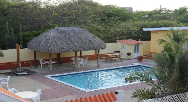 Deluxe Sextuple room with balcony Coconut Inn