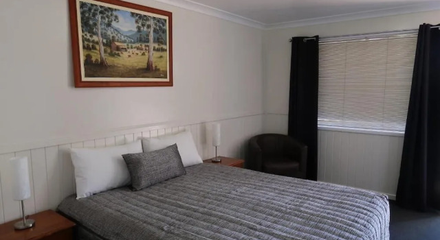 Семейный номер Deluxe с балконом Charleville Waltzing Matilda Motor Inn