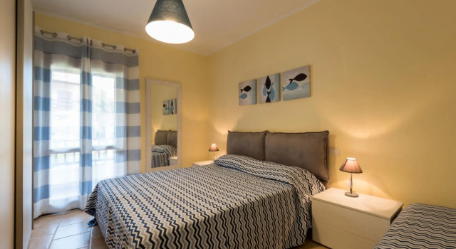 The apartment has 2 bedrooms, 2 bathrooms, living room with direct access to the terrace, kitchenett-PERLACEA 25