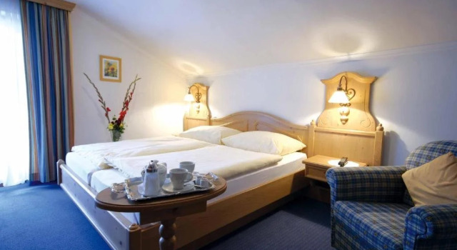 NEUWIRT – Hotel & Wirtshaus, Забронировать Отель Отели Tennengau с парковкой, Парковка