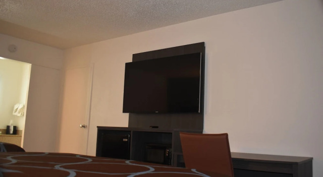 Четырёхместный номер Standard Super 8 by Wyndham Riverside AL