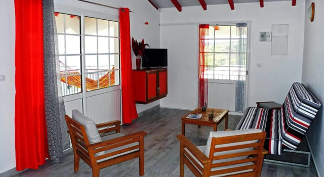 Appartement de 2 chambres avec vue sur la mer jardin clos et wifi a Deshaies, Rezerwuj Apartament Hotele w Basse-Terre z parkingiem, Parking