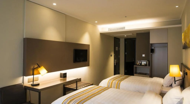 Home Inn Plus Shanghai Chifeng Road Metro Station, Varaa Hotelli Hongkou 