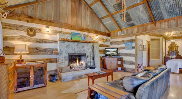Gorgeous Haus-cabin Combo-bbq and XL Patio-min to Main St!