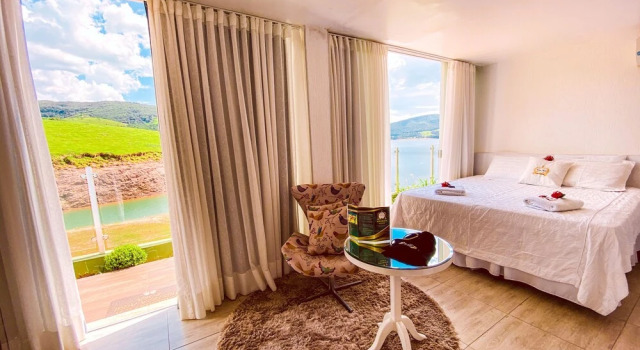 Четырёхместный номер Standard с видом на озеро Hotel Boutique Coração Aberto