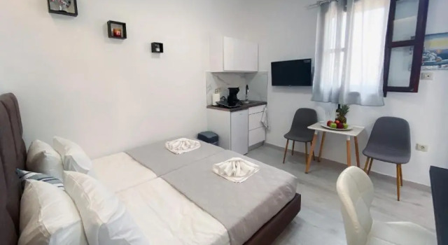 Gregory's Studio apartment with sea view