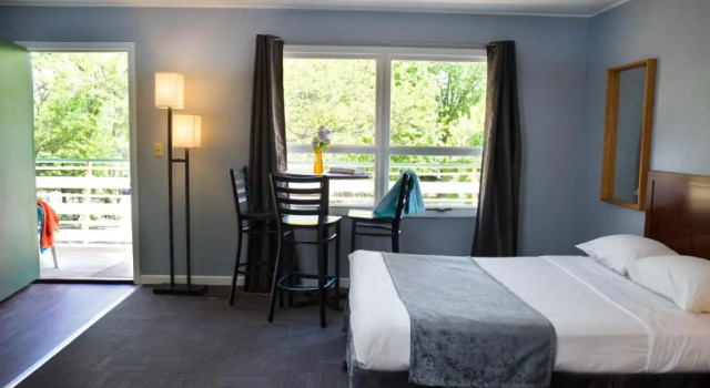 Двухместный номер Economy с балконом и с красивым видом из окна Delton Oaks Resort