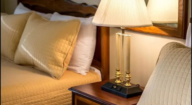 Четырёхместный номер Standard Marina Inn & Event Center