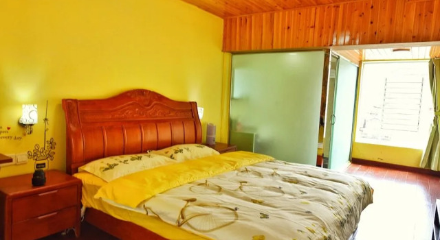 Luguhu Crazy Bird Youth Hostel, Buchen Sie Hostel Luguhu China