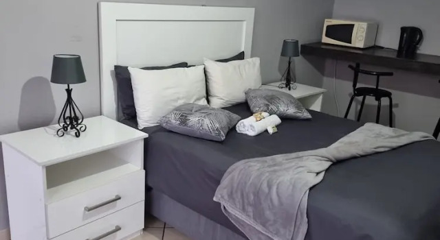 Двухместный люкс Deluxe Stay at Home Airport Lodge